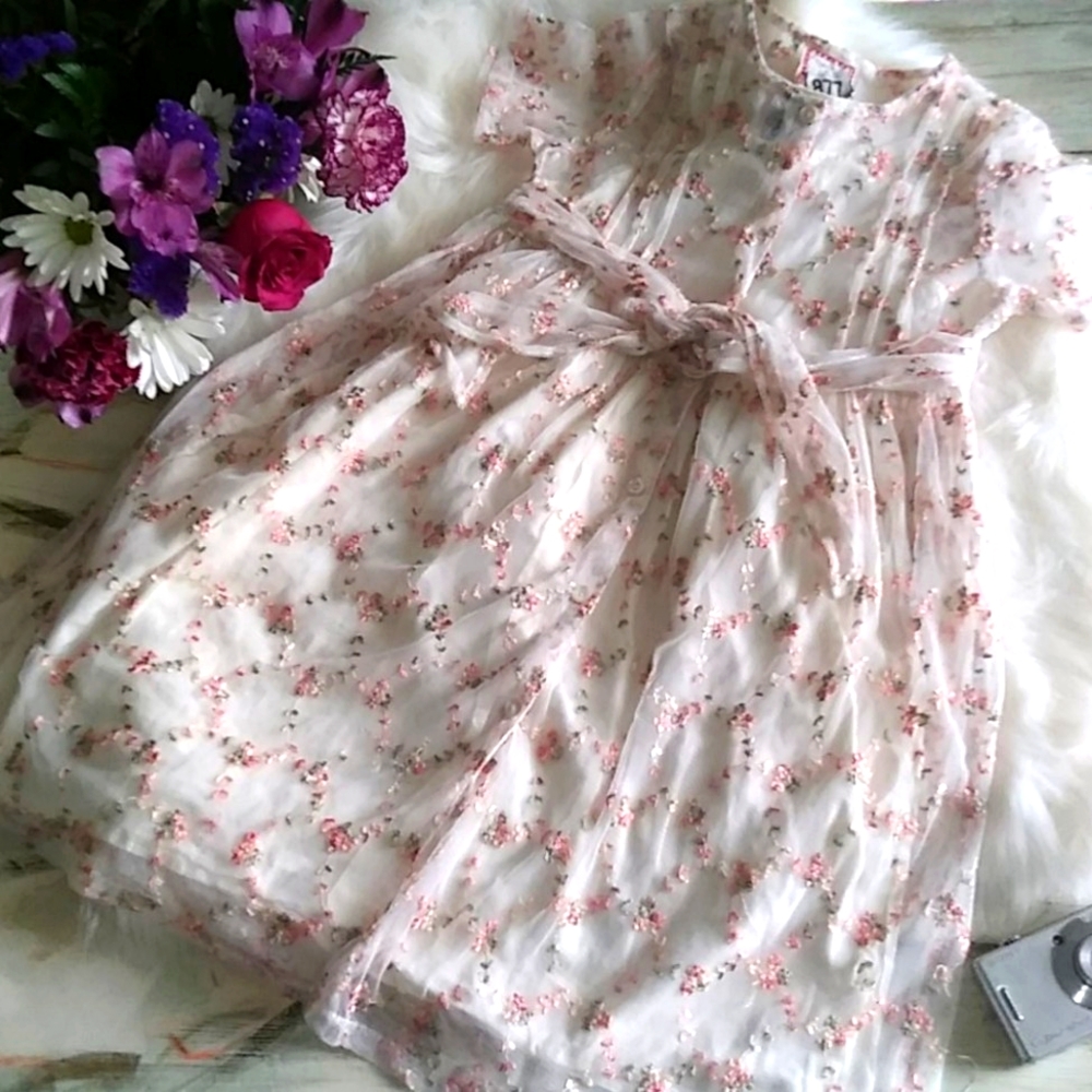 Vintage 👧 🌼 Embroidered 👗